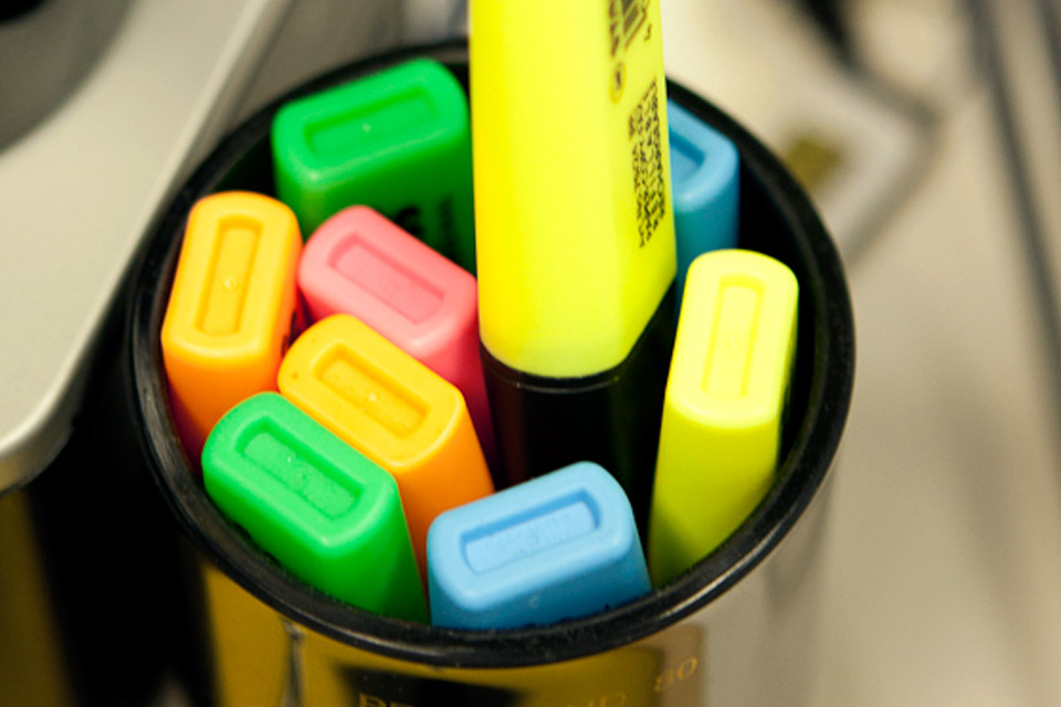 highlighter pens in a bucket